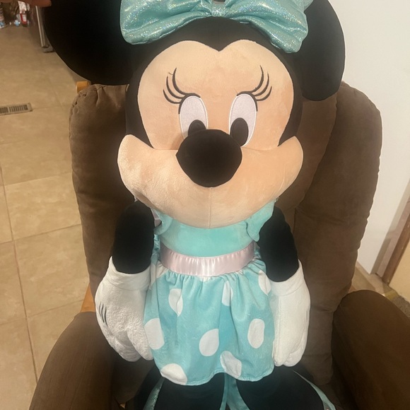 Minnie Mouse - Picture 2 of 4